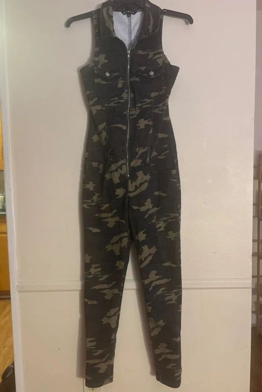 Camo jumpsuit size xl